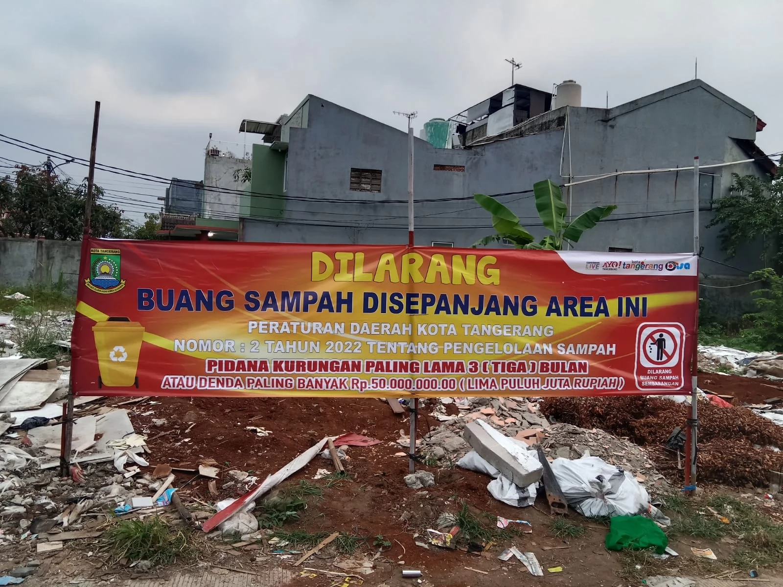 Dilarang Buang Sampah Sembarangan